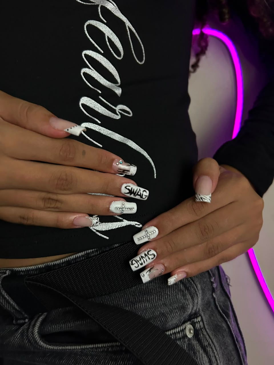Trabalho de nail design: Nail art · Swag preto e branco