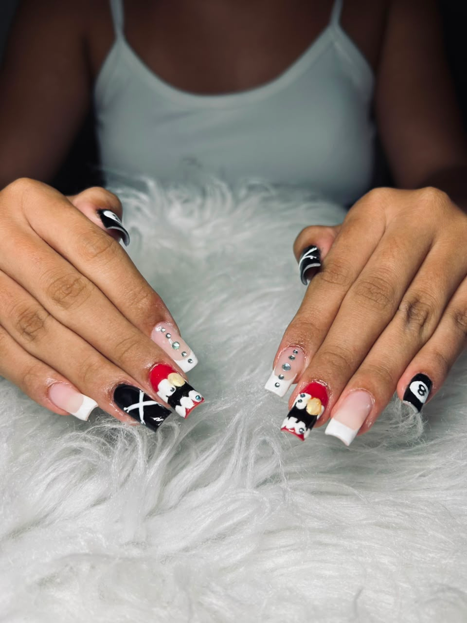 Trabalho de nail design: Billiards · 8-ball art