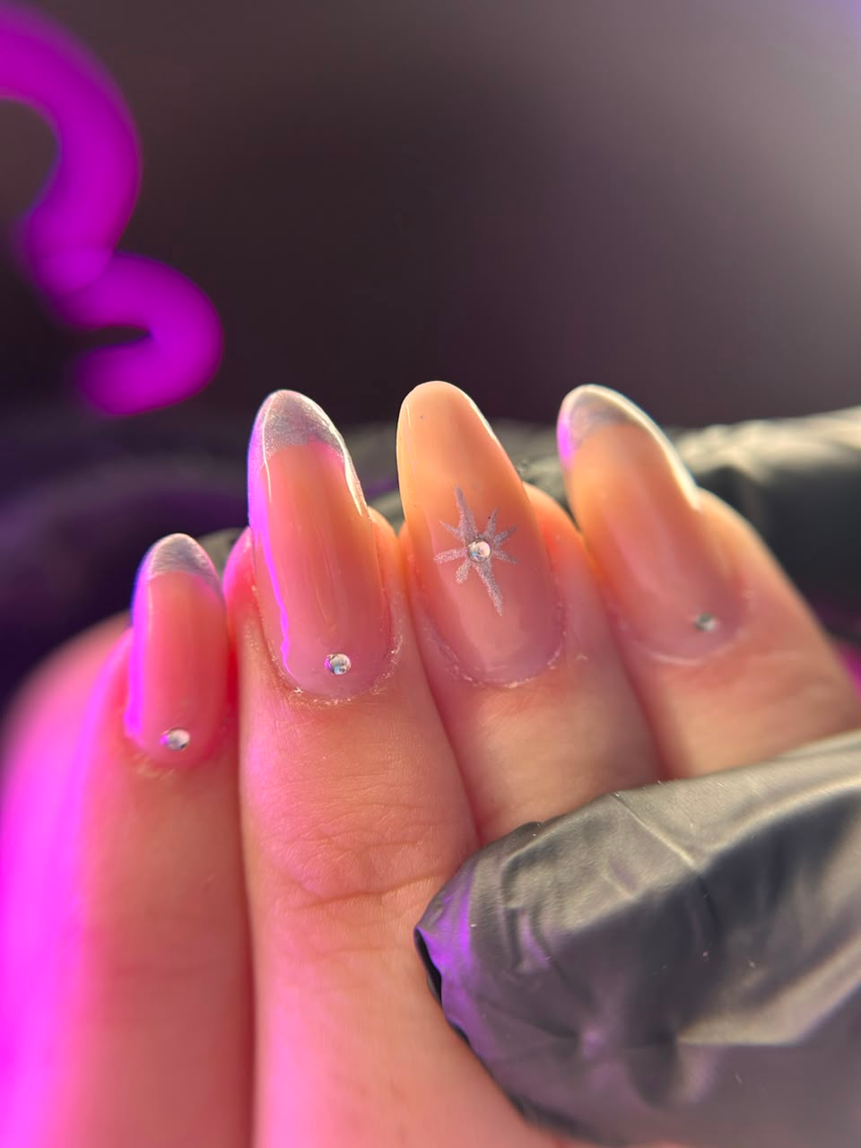 Trabalho de nail design: Aura · Estrela glitter