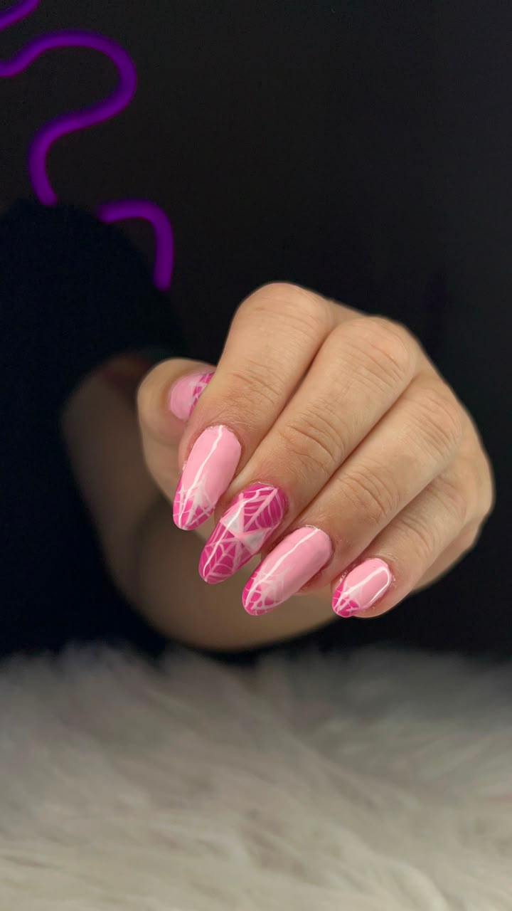 Trabalho de nail design: Pink · Spider web